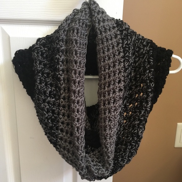 Homemade crochet hats and scarves. Price varies - Picture 3 of 7